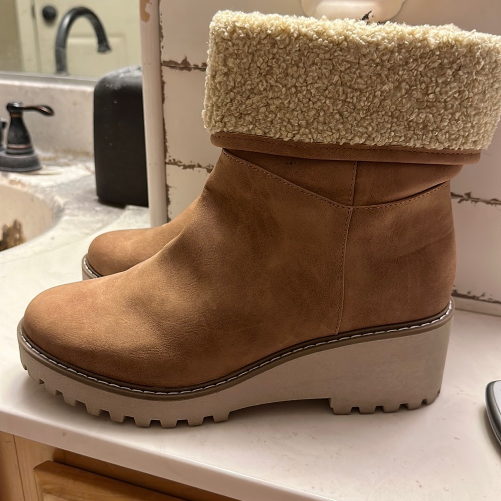 Dolce Vita Women’s Boots Sz 9.5